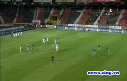 Tai hien pha sut phat kinh dien cua Roberto Carlos hinh anh