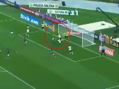 Ban thang 'sieu rua' cua tien dao Pato hinh anh