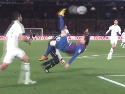 Messi choi bong tren khong dang cap hinh anh