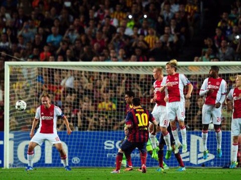 Man trinh dien an tuong cua Messi truoc Ajax hinh anh