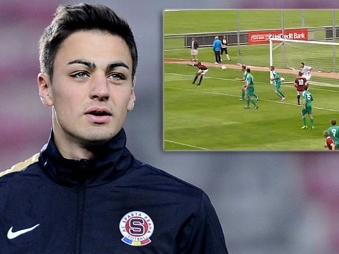 Cau thu danh... mong ghi ban hinh anh