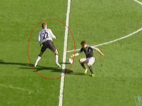 Pha lua bong dieu nghe thu thanh Mignolet hinh anh