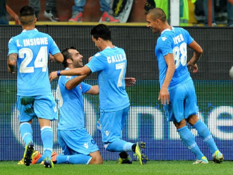 AC Milan, Napoli tro lai mach thang hinh anh