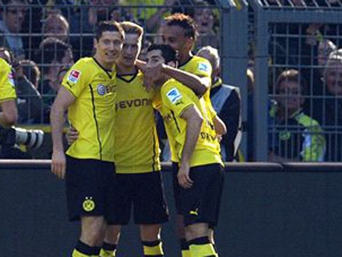 Dortmund thang duy diet, Mueller giai cuu Bayern hinh anh