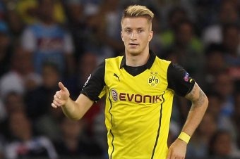 Pha sut phat thanh ban tu giua san cua Marco Reus hinh anh