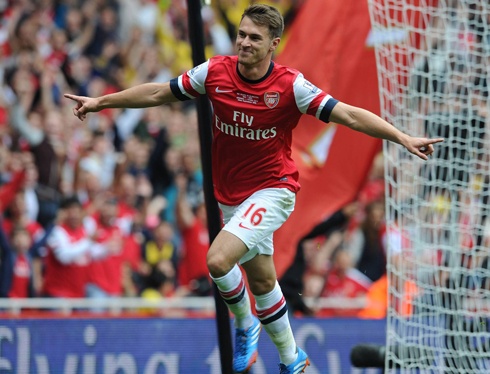 Thang 9 bung no cua Aaron Ramsey hinh anh