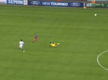 Tinh huong cuu thua an tuong cua Petr Cech hinh anh