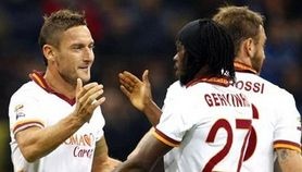 Totti toa sang trong chien thang an tuong cua Roma hinh anh