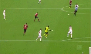 Cu sut tu giua san dep nhat vong 8 Bundesliga hinh anh