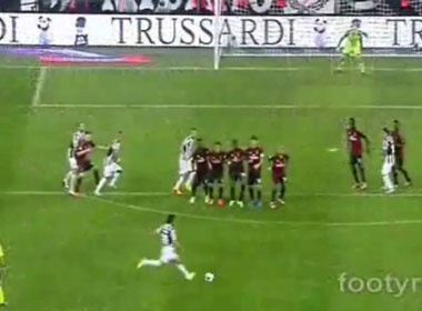 Cu sut phat than sau cua Pirlo giup Juve ha AC Milan hinh anh