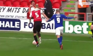 Nhung tinh huong cuoi ra nuoc mat cua lang the thao hinh anh