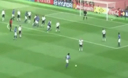 Nhung cu sut phat tam xa kinh dien nhat lich su bong da hinh anh