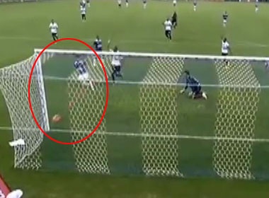 Pha bo lo kho tin truoc khung thanh bo trong hinh anh