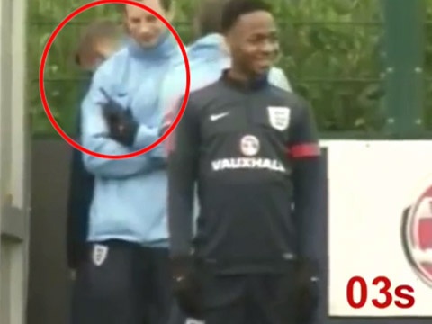 Jack Wilshere bi tom gon khi 'bay ba' tren san hinh anh