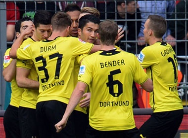 Marco Reus lap cong, Dortmund thang nhe Hannover hinh anh