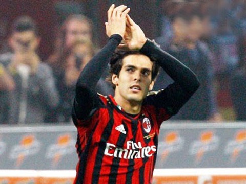 Kaka thi dau an tuong truoc Barcelona hinh anh