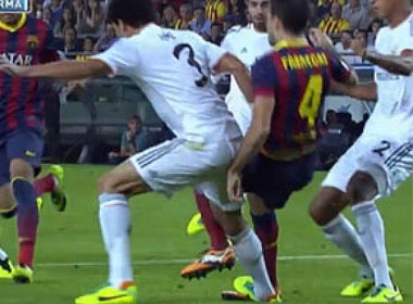 Tinh huong triet ha Fabregas cua Pepe hinh anh