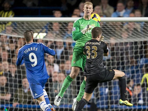 Man trinh dien an tuong cua Torres truoc Man City hinh anh