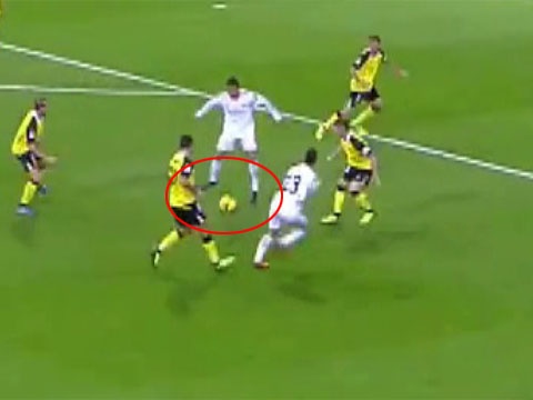 Pha giat got chuyen bong an tuong cua Ronaldo hinh anh