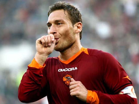 Nhung pha choi bong dinh cao cua Francesco Totti hinh anh