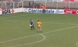 10 sai lam ngo ngan nhat cua cac thu mon tai Bundesliga hinh anh