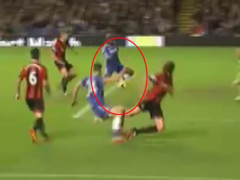 Pha bo lo dang tiec cua Demba Ba hinh anh