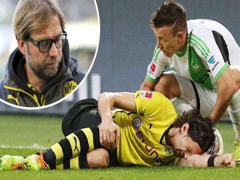 Can canh pha va cham khien Subotic nghi het mua hinh anh