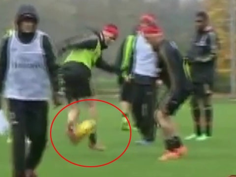 Kaka xo hang Mexes bang pha gap bong tinh te hinh anh