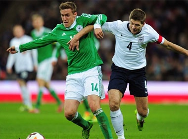 Dung doi hinh 2, Duc van thang Anh tren thanh dia Wembley hinh anh