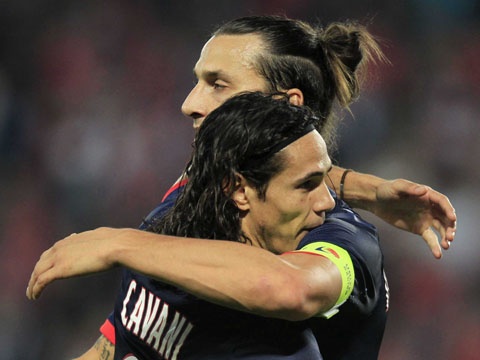 Nhung pha bong hay nhat cua bo doi Ibrahimovic - Cavani hinh anh