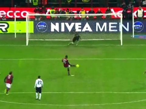 Balotelli lan thu 2 that bai tren cham 11m hinh anh