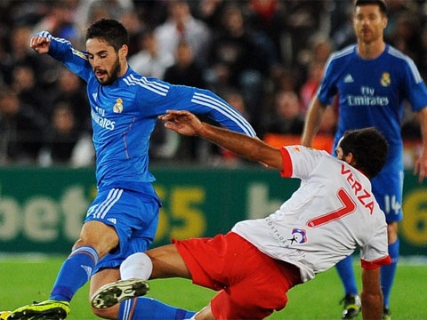 Man trinh dien an tuong cua Neymar, Ronaldo, Isco hinh anh