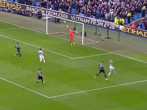 Chiem nguong sieu pham o giay 12 cua Navas hinh anh