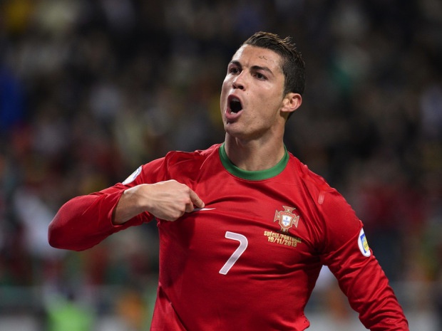 Nhin lai thang 11 bung no cua Cristiano Ronaldo hinh anh