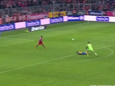 Pha cuu thua khong tuong cua David Alaba hinh anh