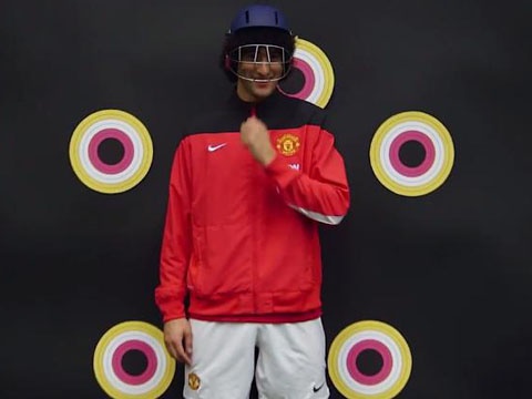 Fellaini lam bia cho dong doi tap sut hinh anh