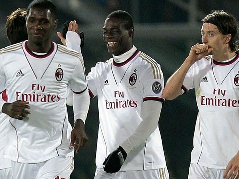 Balotelli sut phat khien thu mon dung nhin hinh anh