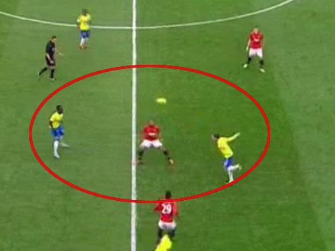 Anderson bi 2 cau thu Newcastle quay nhu chong chong hinh anh