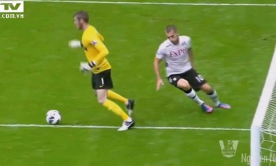 Buu Ngoc xu ly bong nhu thu thanh De Gea hinh anh