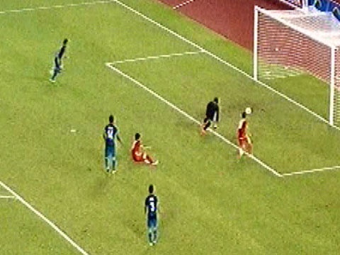 Pha cuu thua tuyet voi cua Buu Ngoc hinh anh