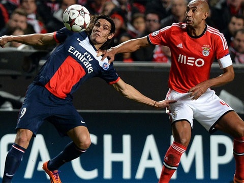Vang Ibrahimovic, PSG that bai truoc Benfica hinh anh