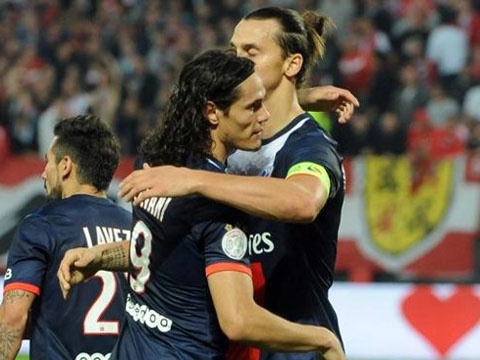 Ibrahimovic kien tao cho Cavani hay nhat tuan hinh anh