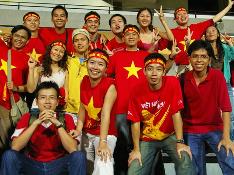 Co dong vien het minh co vu doi tuyen nu tai Myanmar hinh anh