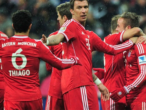 Bayern noi dai mach thang, Dortmund tiep tuc say chan hinh anh