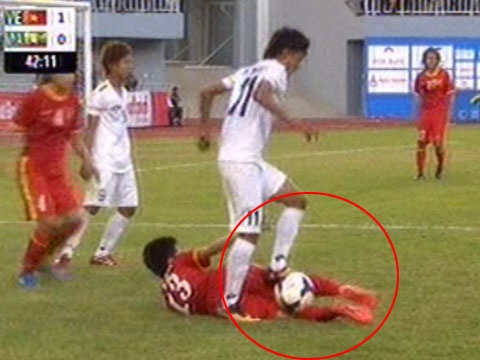 Tinh huong phi the thao cua cau thu Myanmar hinh anh