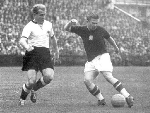 Nhung pha bong dinh cao cua huyen thoai Ferenc Puskas hinh anh