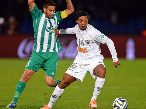 Cau thu Raja Casablanca phat cuong vi Ronaldinho hinh anh