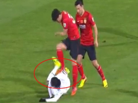 Pha tra dua dan den the do cua Ronaldinho hinh anh