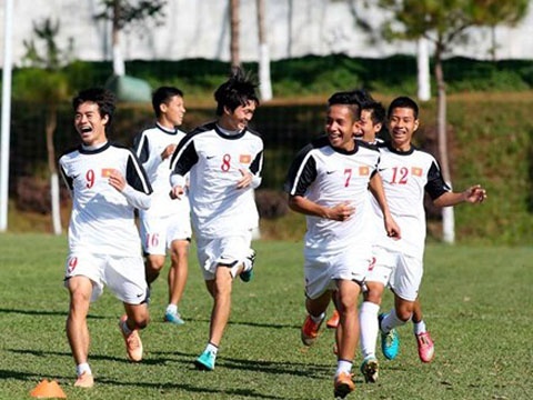 Clip U19 Viet Nam lan luot HAGL trong hiep 1 hinh anh