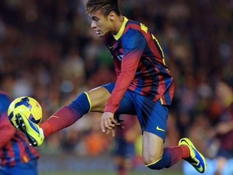 Top 10 sieu pham nam 2013 cua Neymar hinh anh